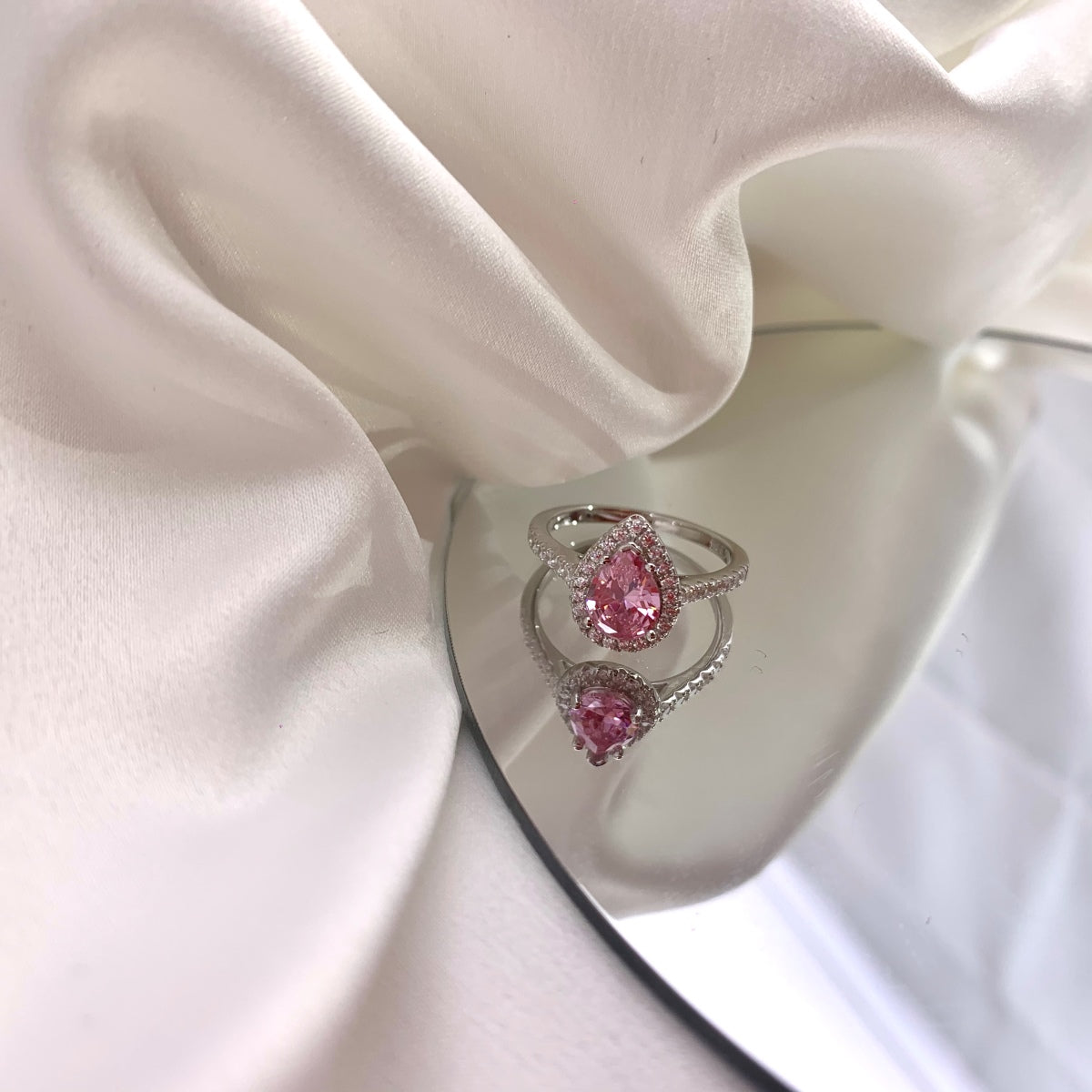 Angela Jewelry]1.0 Carat Luxurious Resplendent Water Drop Shape Wedding Ring