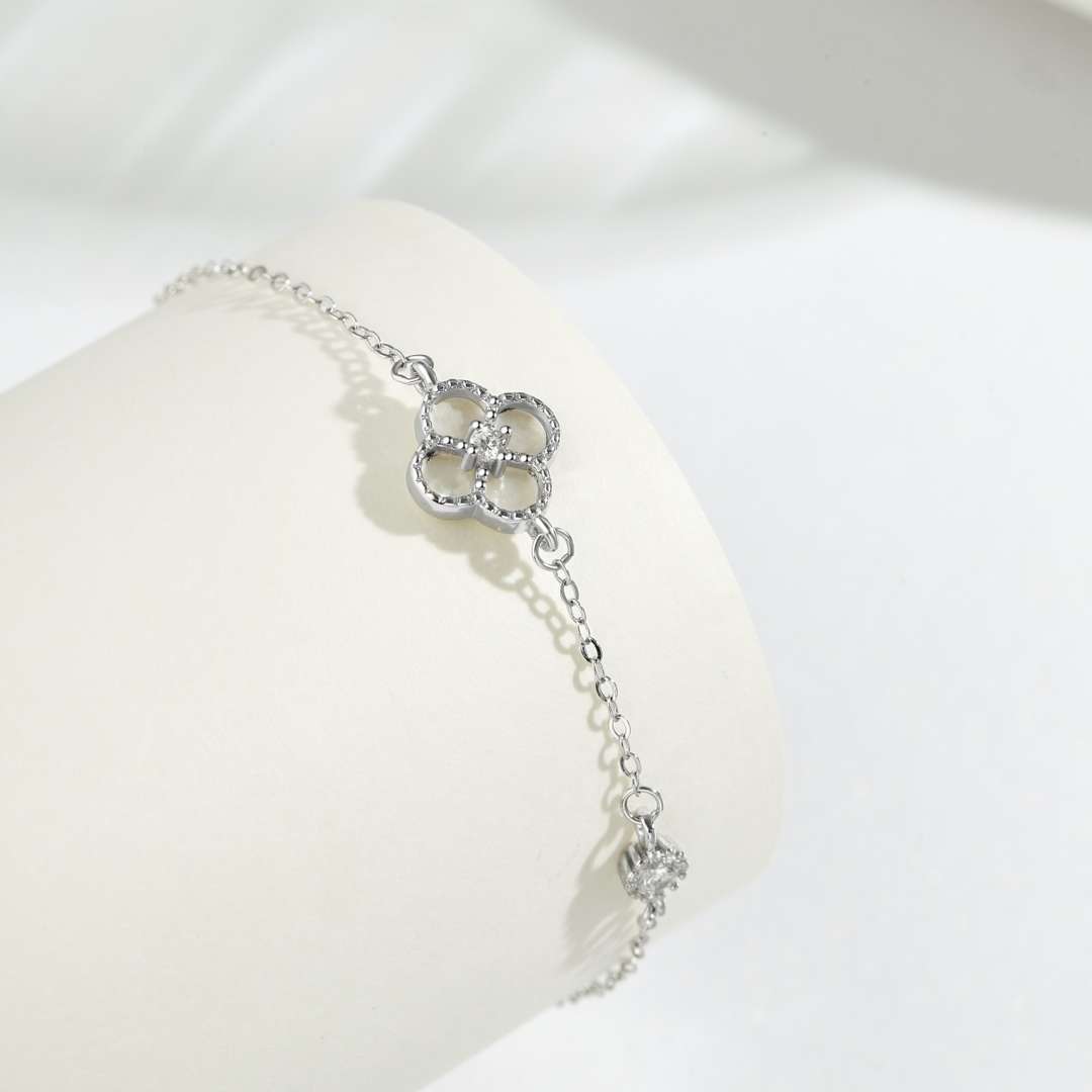 Angela Jewelry]Delicate Four Leaf Clover Bracelet