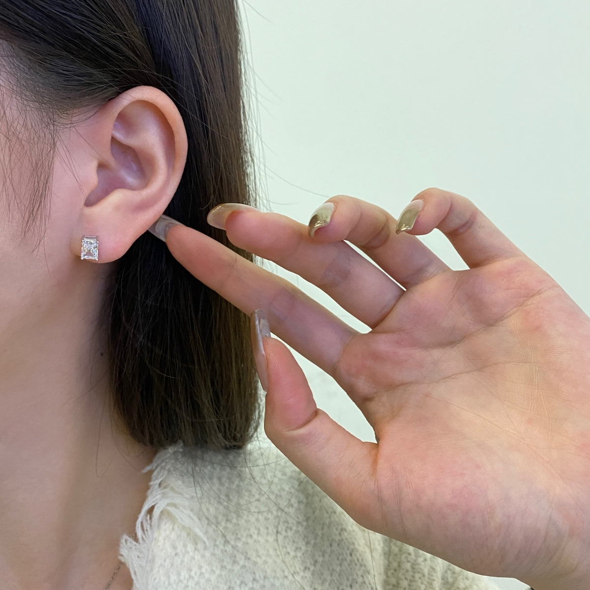 Angela Jewelry]Stylish Shiny Rectangular Center Stone Stud Earrings