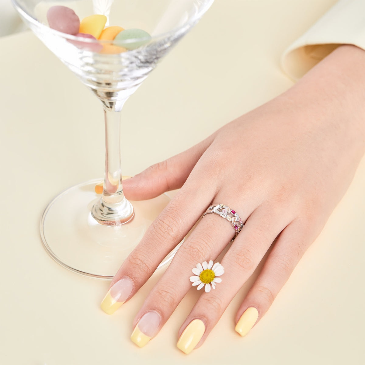 Angela Jewelry]Sparkling Vibrant Emerald Cut Daily Ring