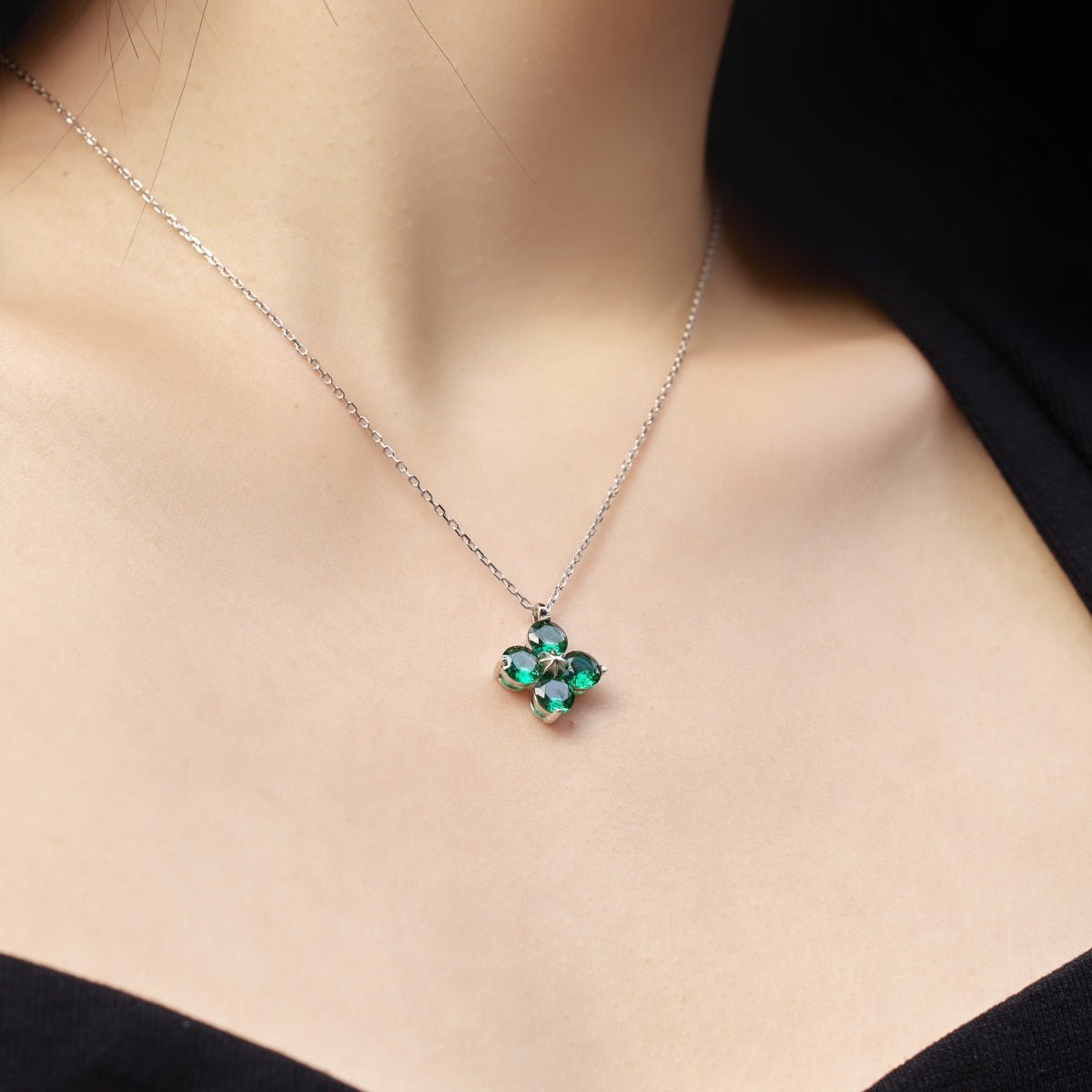 Angela Jewelry]Four-Leaf Clover And Eight-Pointed Star Necklace