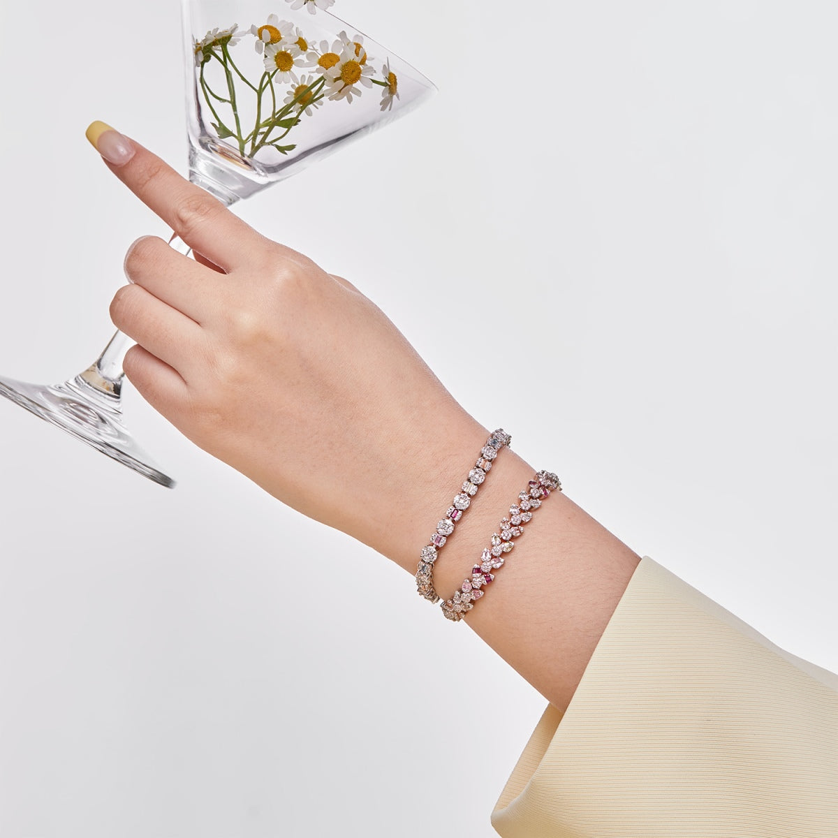 Angela Jewelry]Dainty Exquisite Flower Shape Daily Bracelet