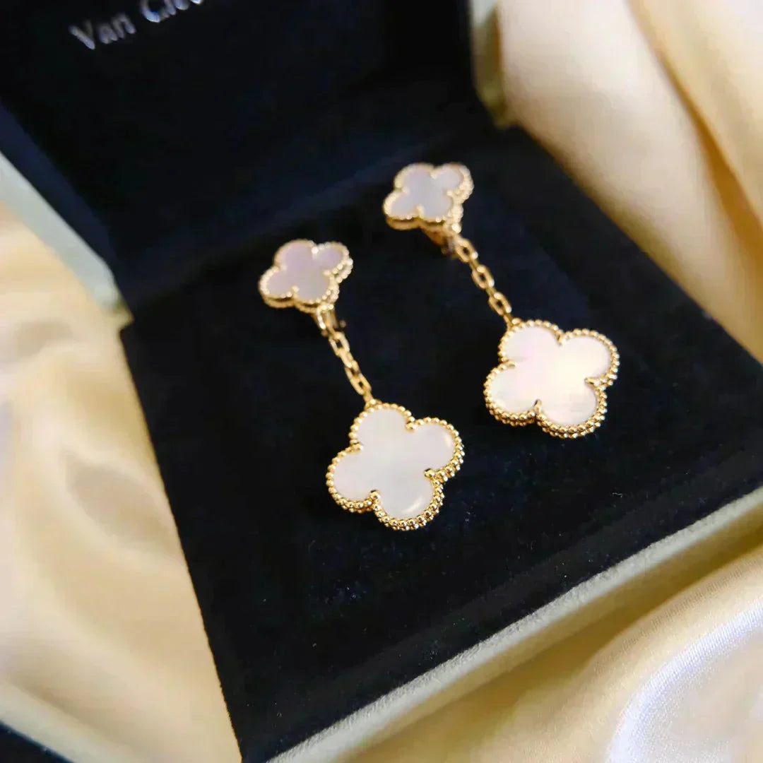 [Angela Jewellery]CLOVER 2 MOTIF WHITE MOP EARRINGS