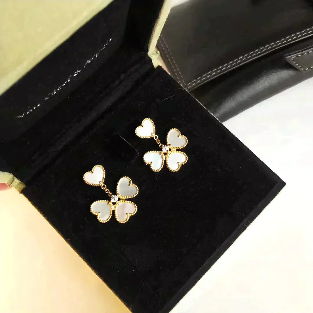 [Angela Jewellery]CLOVER SWEET WHITE MOP EARRINGS