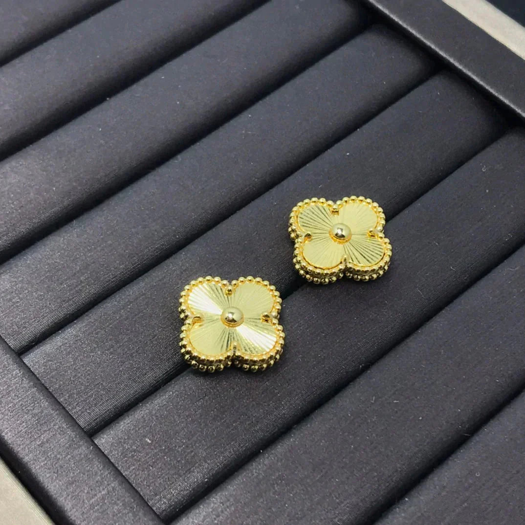 [Angela Jewellery]CLOVER MINI 9.5MM LASER EARRINGS