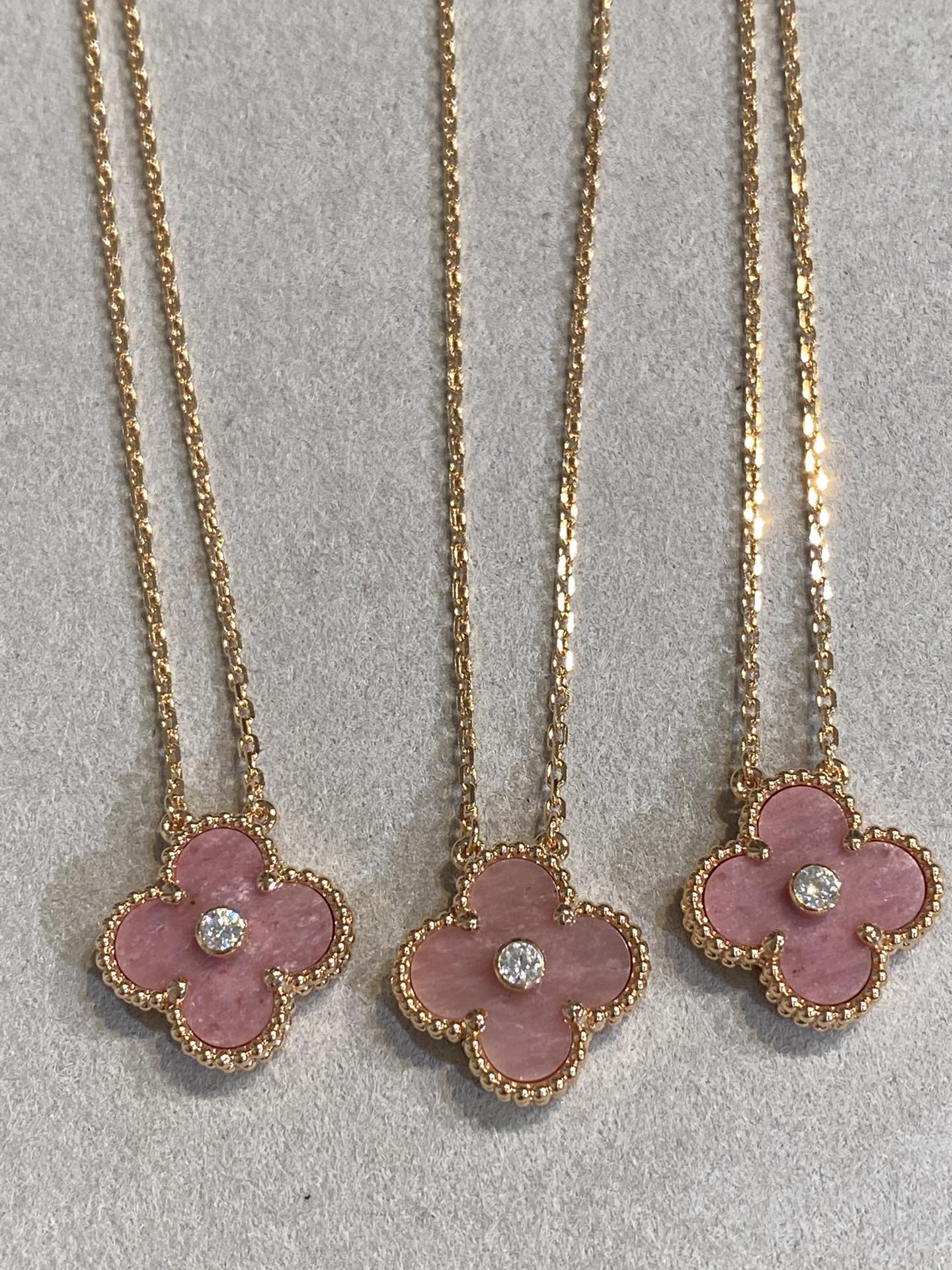 [Angela Jewellery]CLOVER 15MM DIAMOND RHODONITE NECKLACE