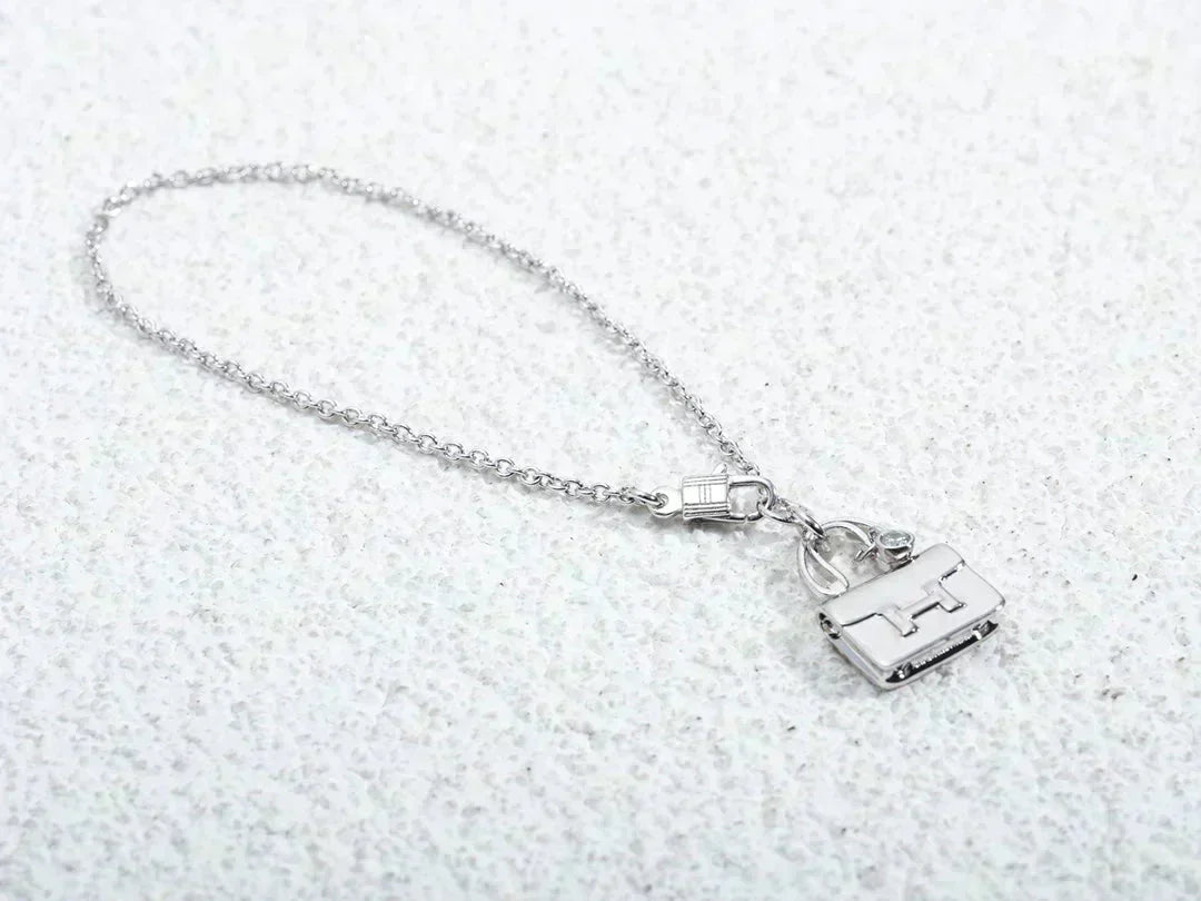 [Angela Jewellery]AMULETTE PEDANT SILVER NECKLACE