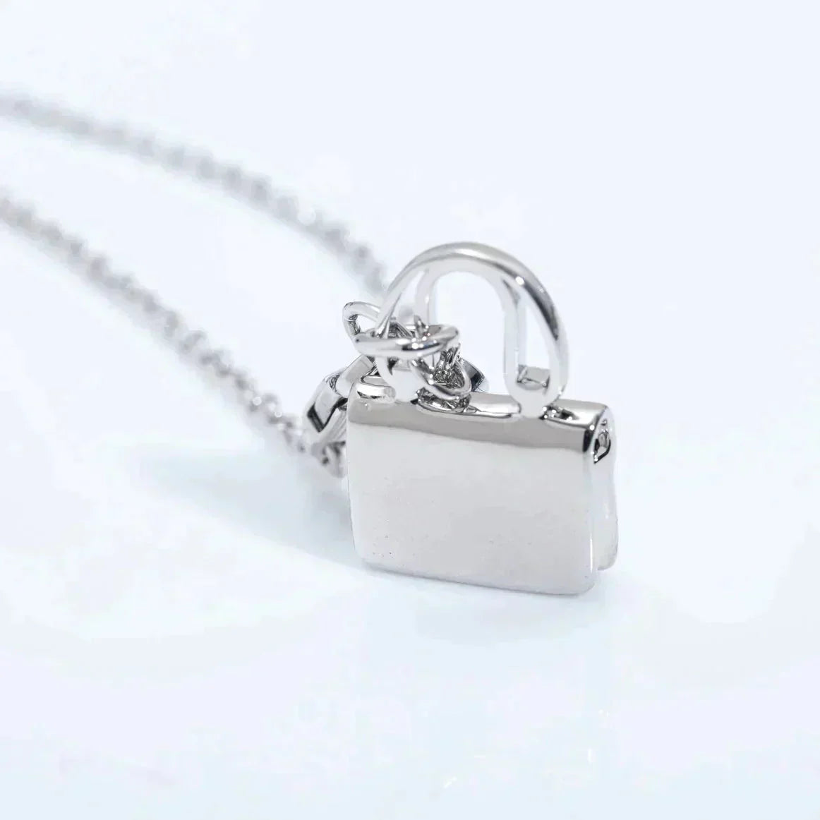 [Angela Jewellery]AMULETTE PEDANT SILVER NECKLACE