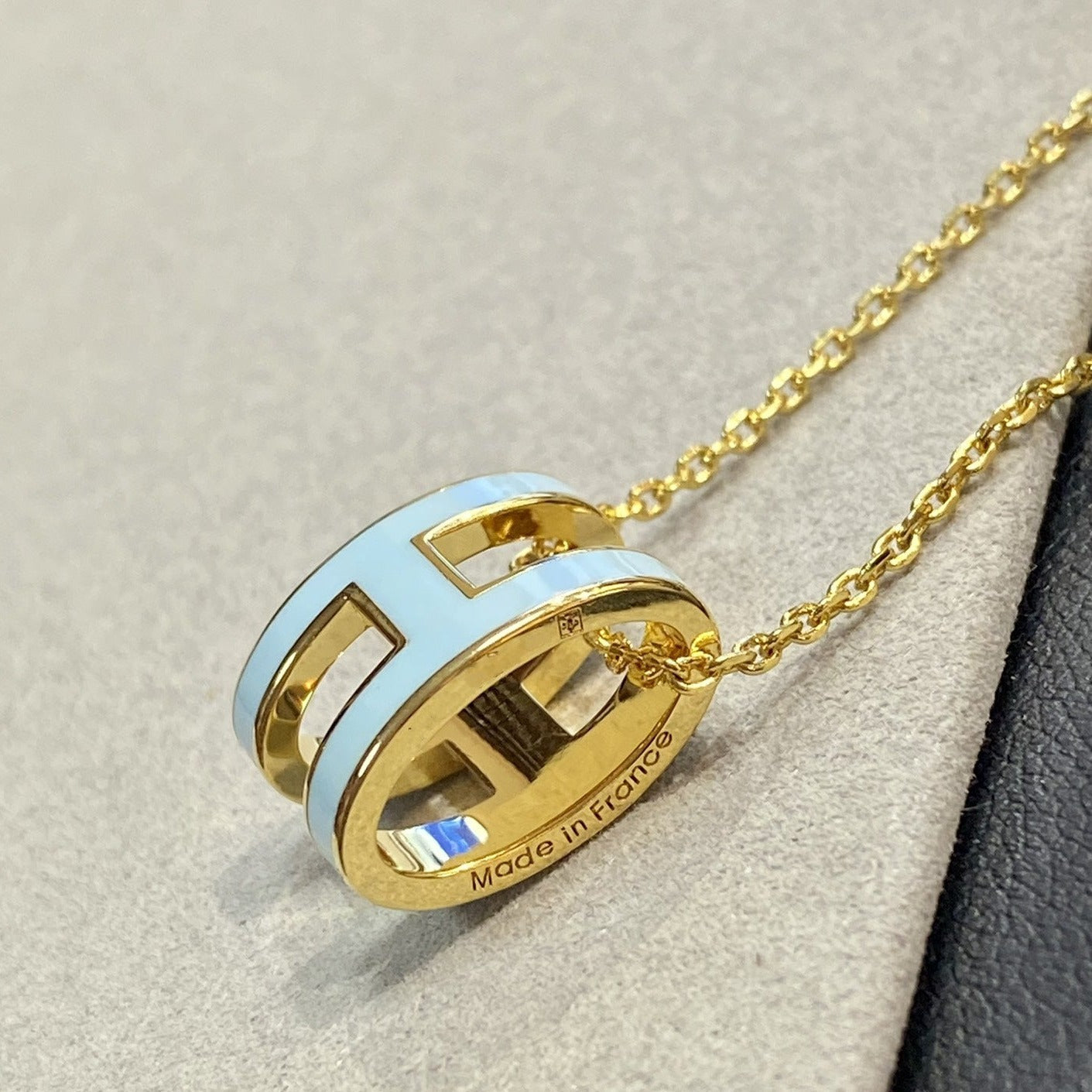 [Angela Jewellery]POP H LIGHT BLUE NECKLACE
