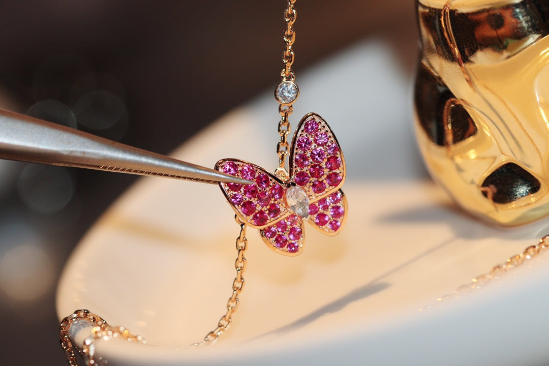 [Angela Jewellery]BUTTERFLY RED DIAMOND ROSE GOLD NECKLACE