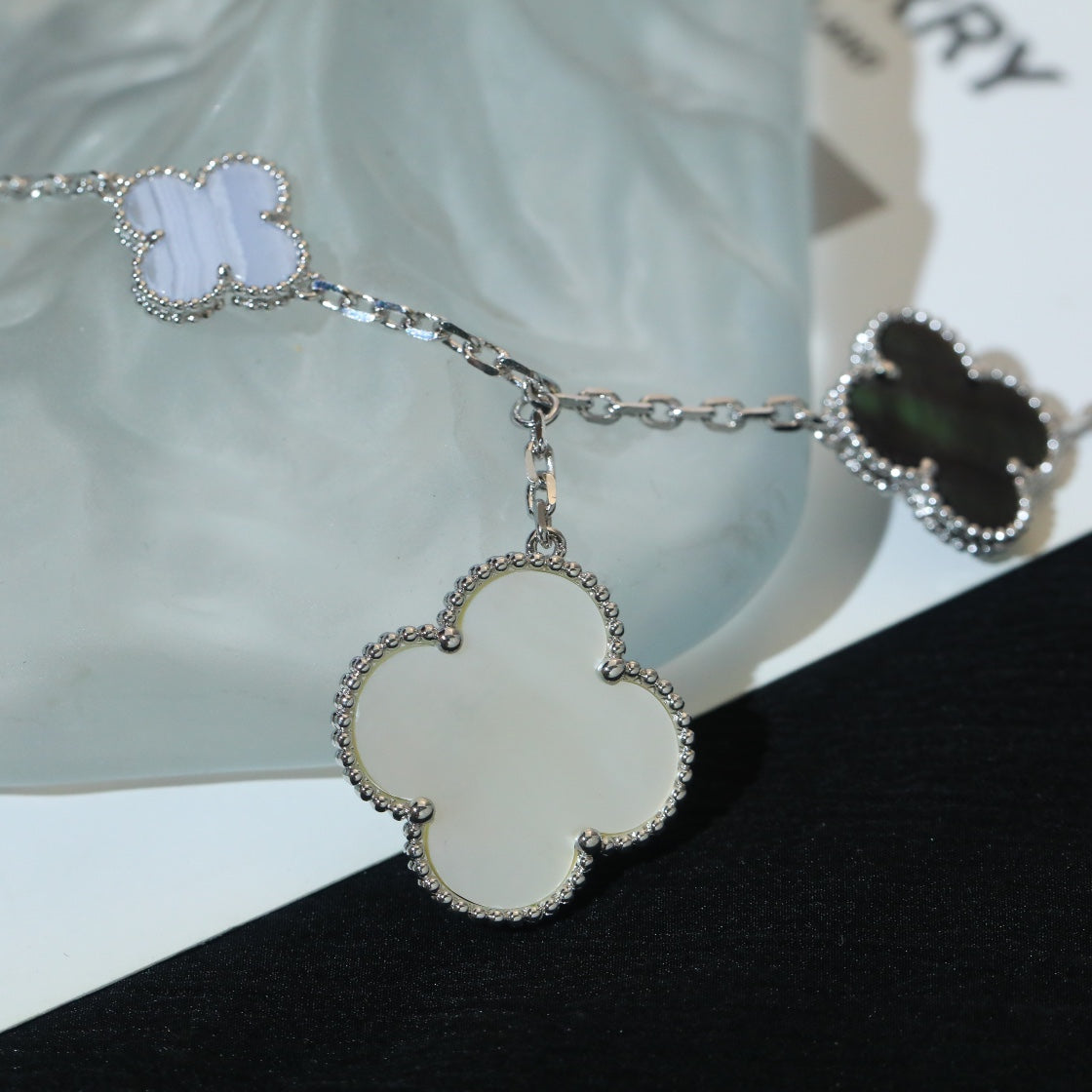 [Angela Jewellery]CLOVER BRACELET 5 MOTIFS MOP CHALCEDONY SILVER
