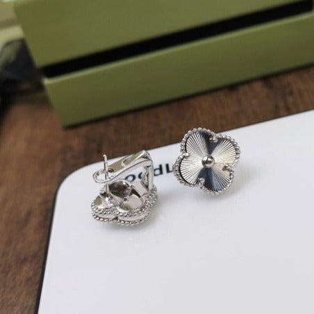 [Angela Jewellery]CLOVER MEDIUM STUD EARRINGS