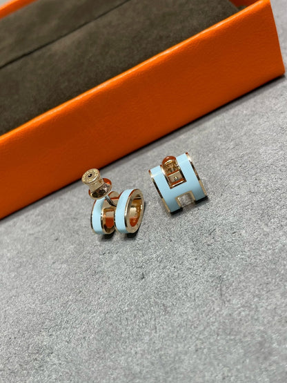 [Angela Jewellery]POP H SKY BLUE STUD EARRINGS