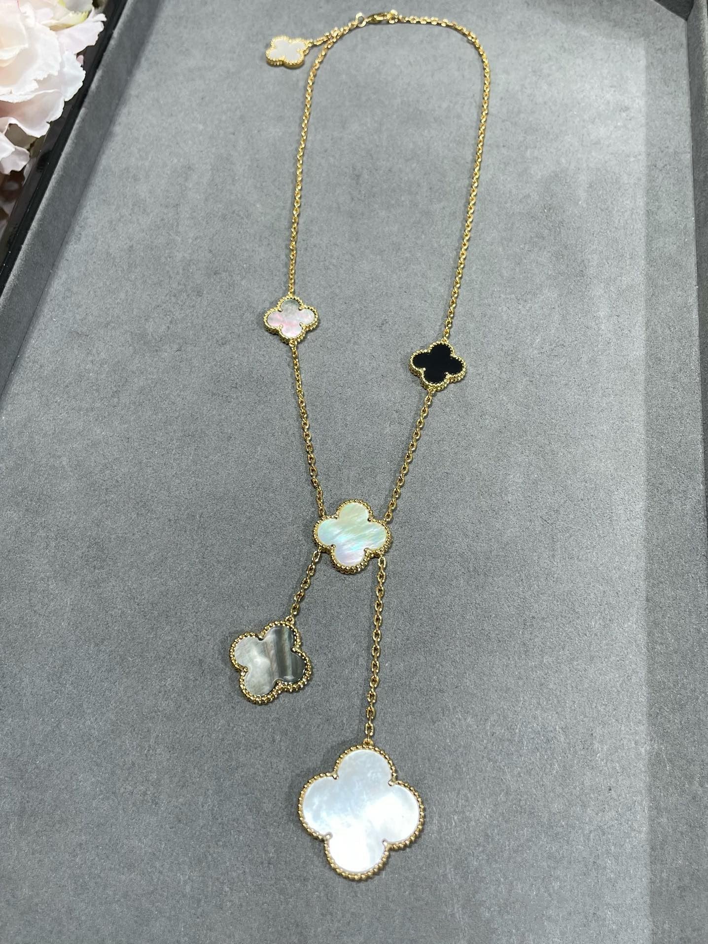 [Angela Jewellery]CLOVER 6 MOTIF MOP ONYX GOLD NECKLACE