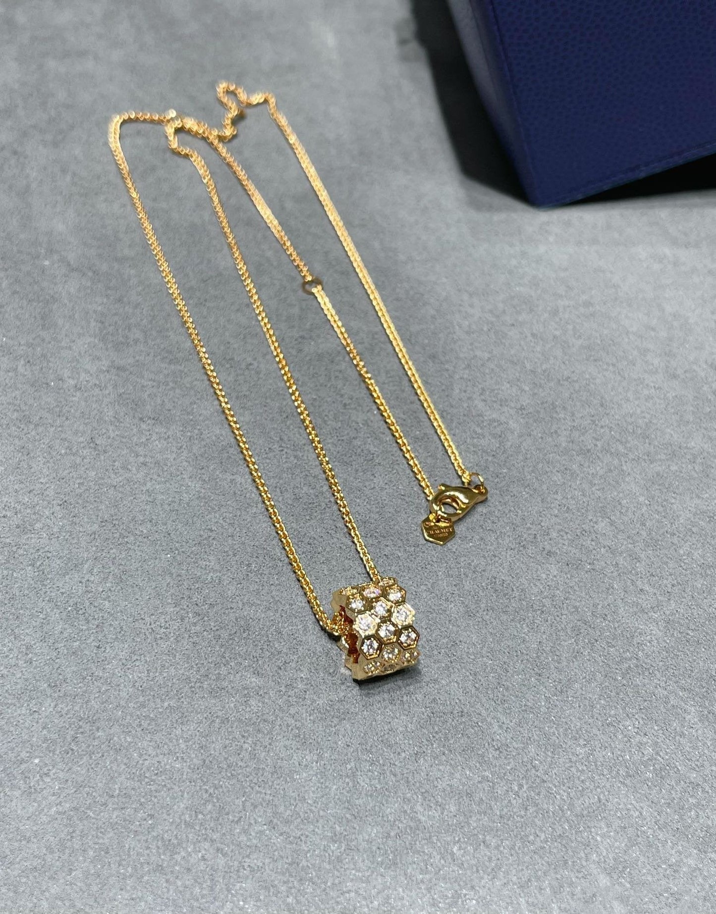 [Angela Jewellery]BEE LOVE DIAMOND PAVED 3 ROW NECKLACE