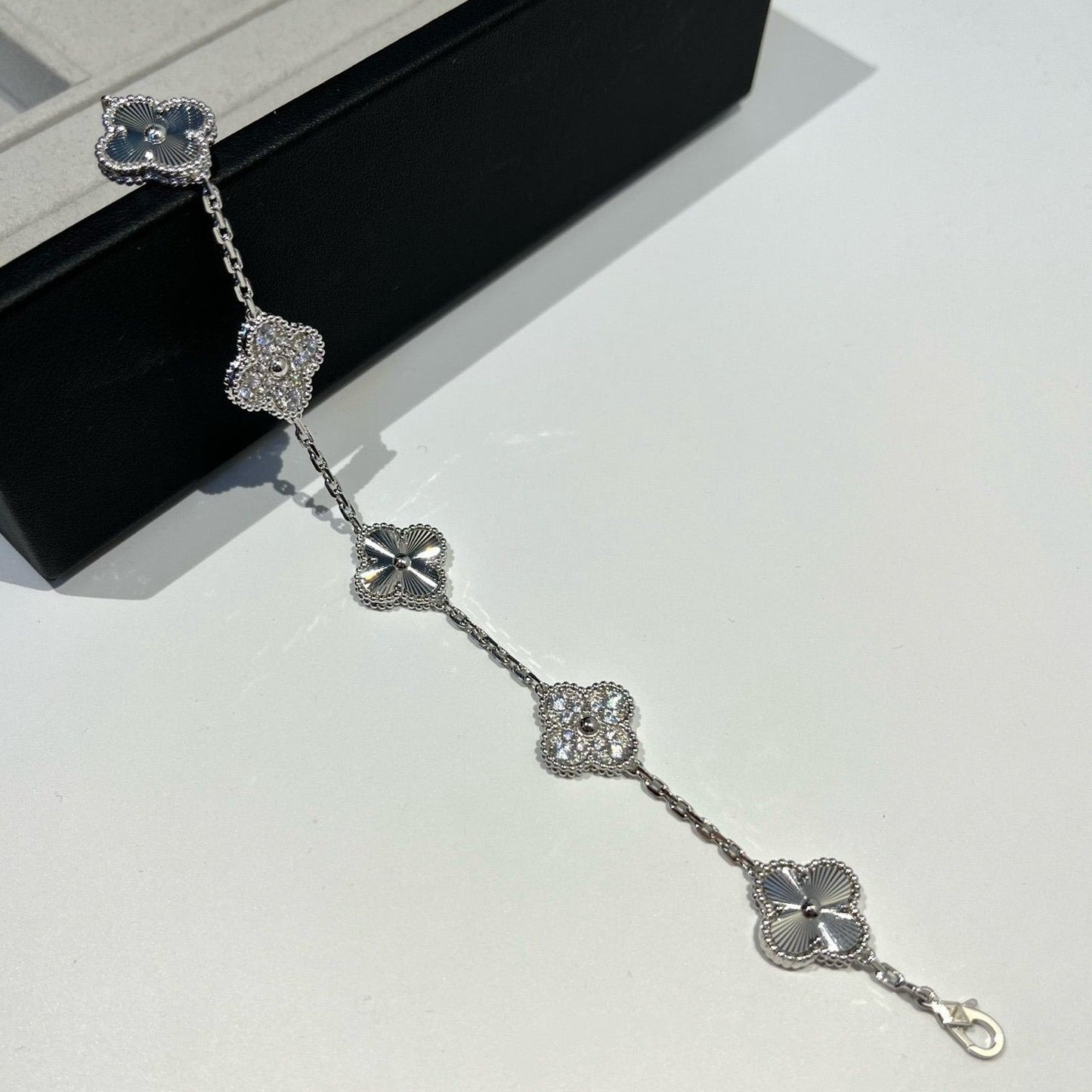 [Angela Jewellery]CLOVER 5 MOTIF SILVER DIAMOND BRACELET