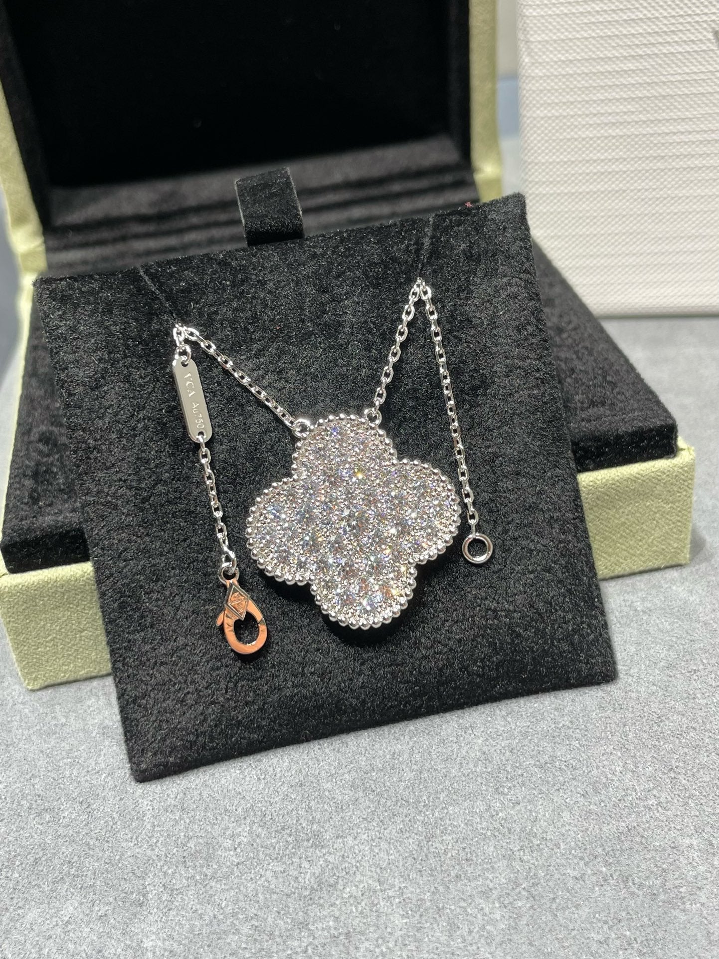 [Angela Jewellery]CLOVER 25MM LARGE PENDANT DIAMOND PAVED SILVER NECKLACE