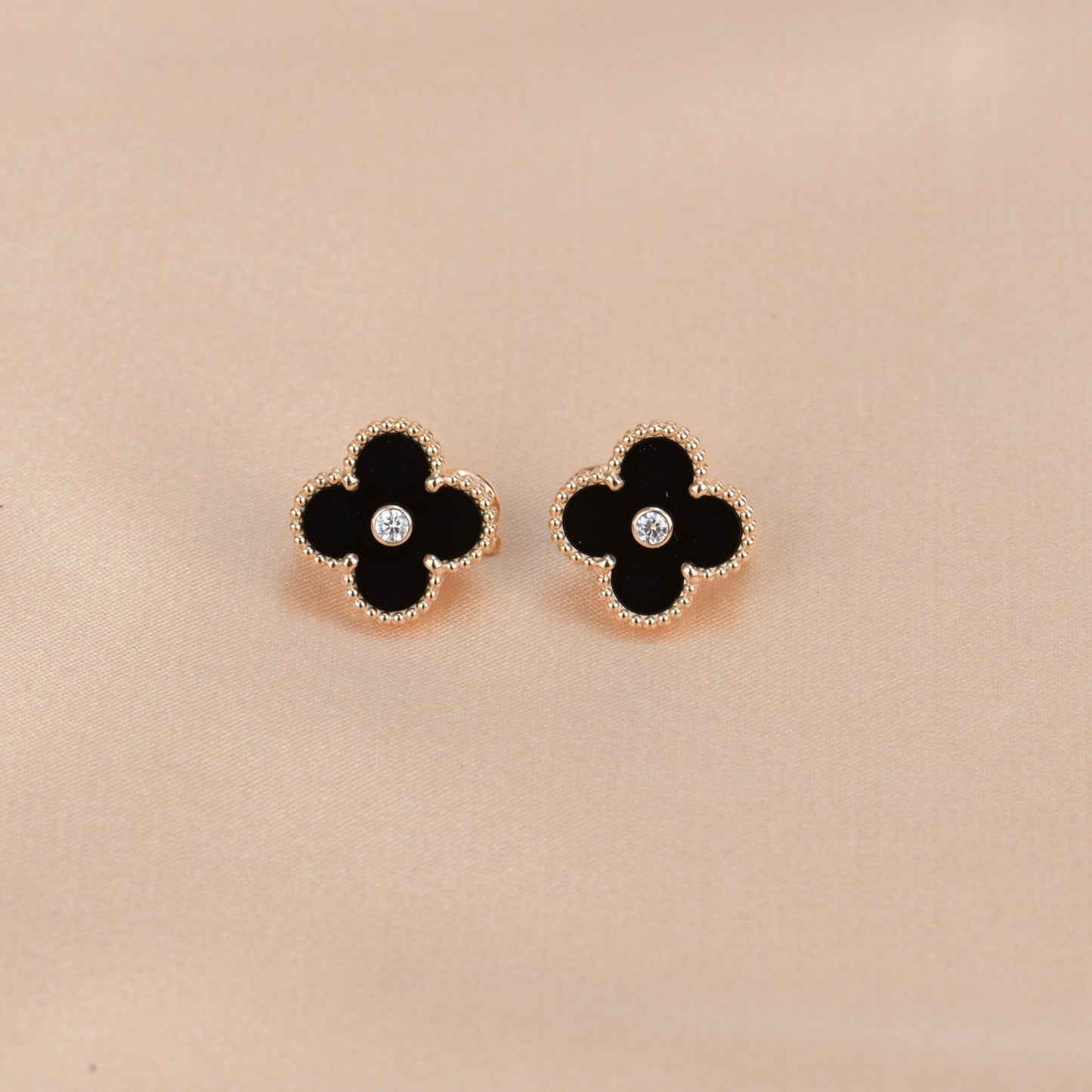 [Angela Jewellery]CLOVER MEDIUM 1 MOTIFS ONYX DIAMOND EARRINGS