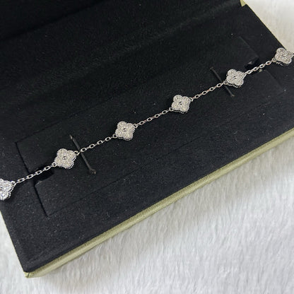 [Angela Jewellery]CLOVER 6 MOTIF DIAMOND BRACELET