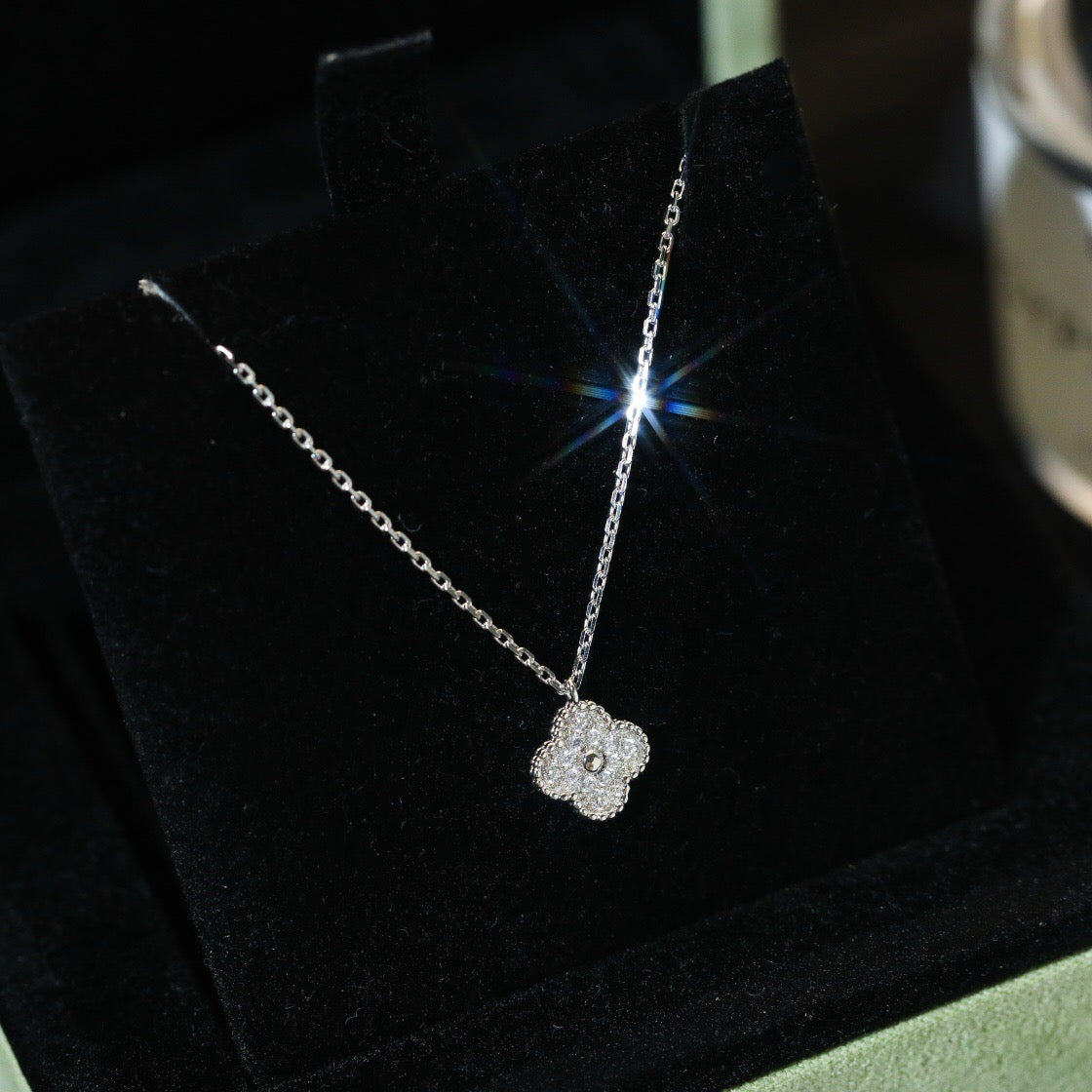[Angela Jewellery]CLOVER MINI 9.5MM PENDANT DIAMOND NECKLACE