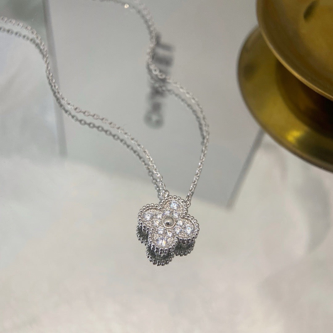 [Angela Jewellery]CLOVER 15MM DIAMOND SINGLE FLOWER NECKLACE