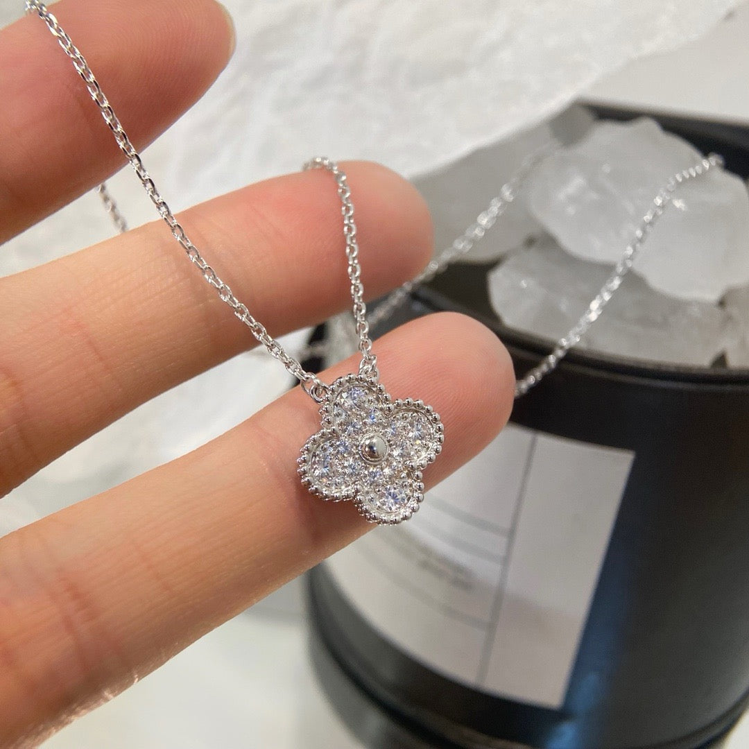 [Angela Jewellery]CLOVER 15MM DIAMOND SINGLE FLOWER NECKLACE