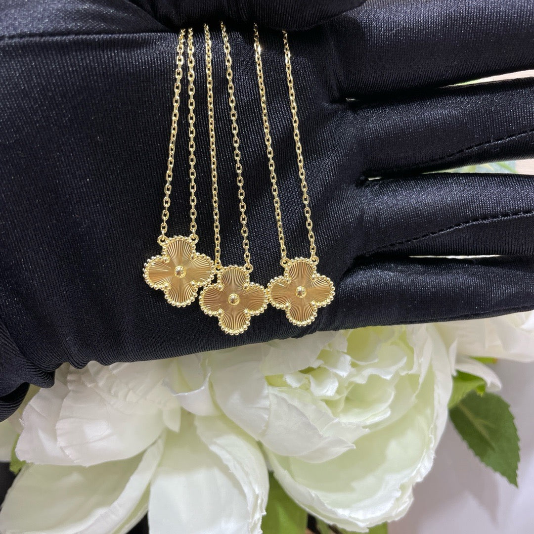 [Angela Jewellery]CLOVER 15MM LASER NECKLACE