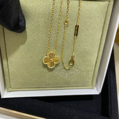 [Angela Jewellery]CLOVER 15MM LASER NECKLACE