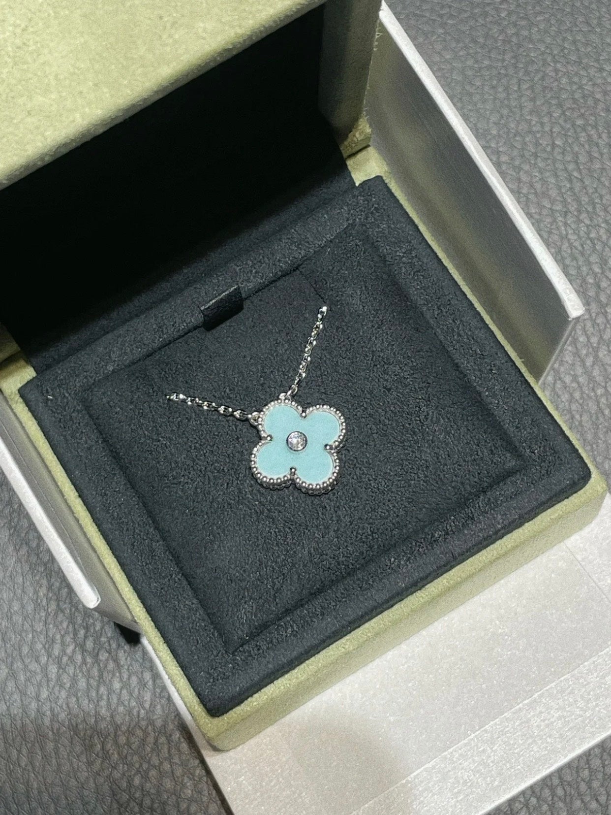 [Angela Jewellery]CLOVER 1 DIAMOND LIGHT BLUE SILVER NECKLACE