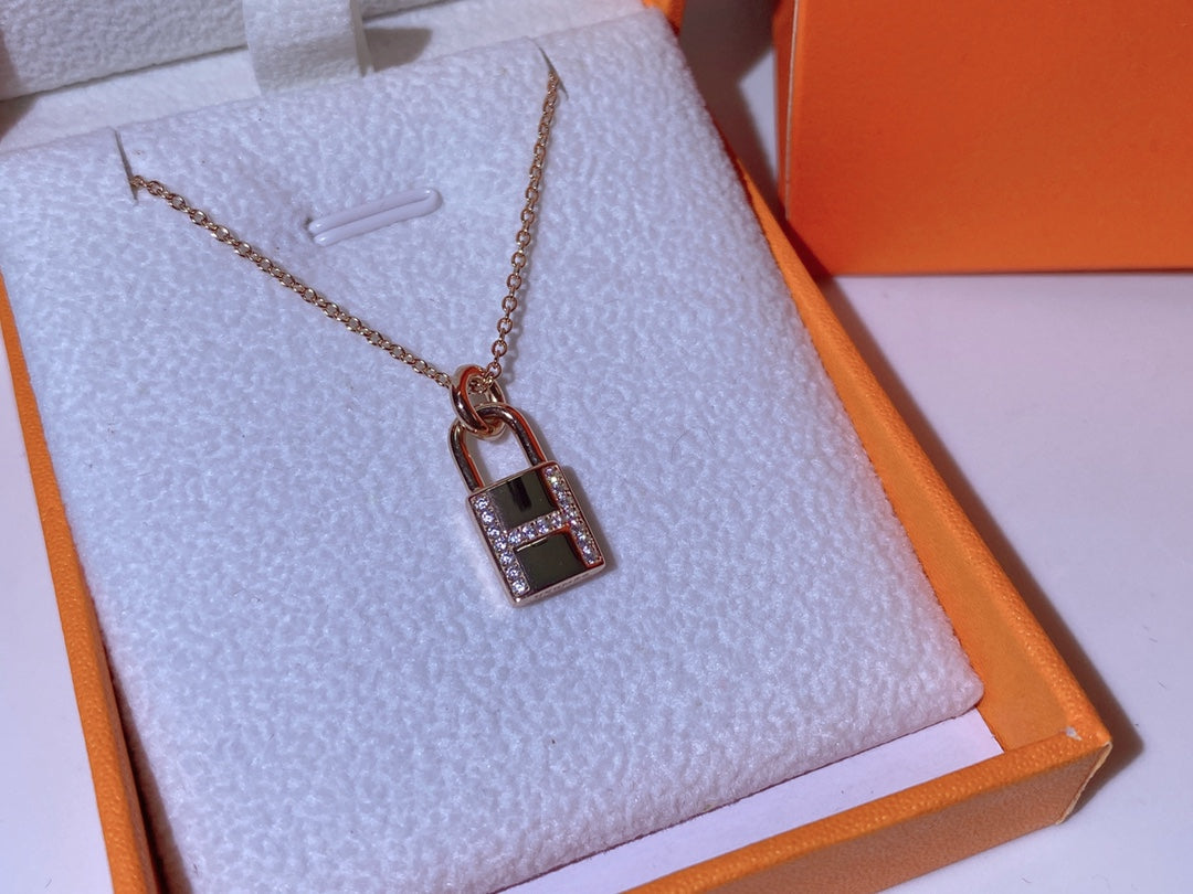 [Angela Jewellery]HM ADVANCED NICHE LOCK HEAD NECKLACE DIAMONDS