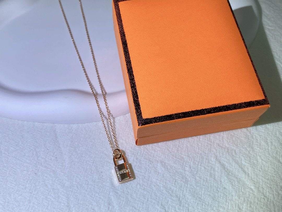 [Angela Jewellery]HM ADVANCED NICHE LOCK HEAD NECKLACE DIAMONDS