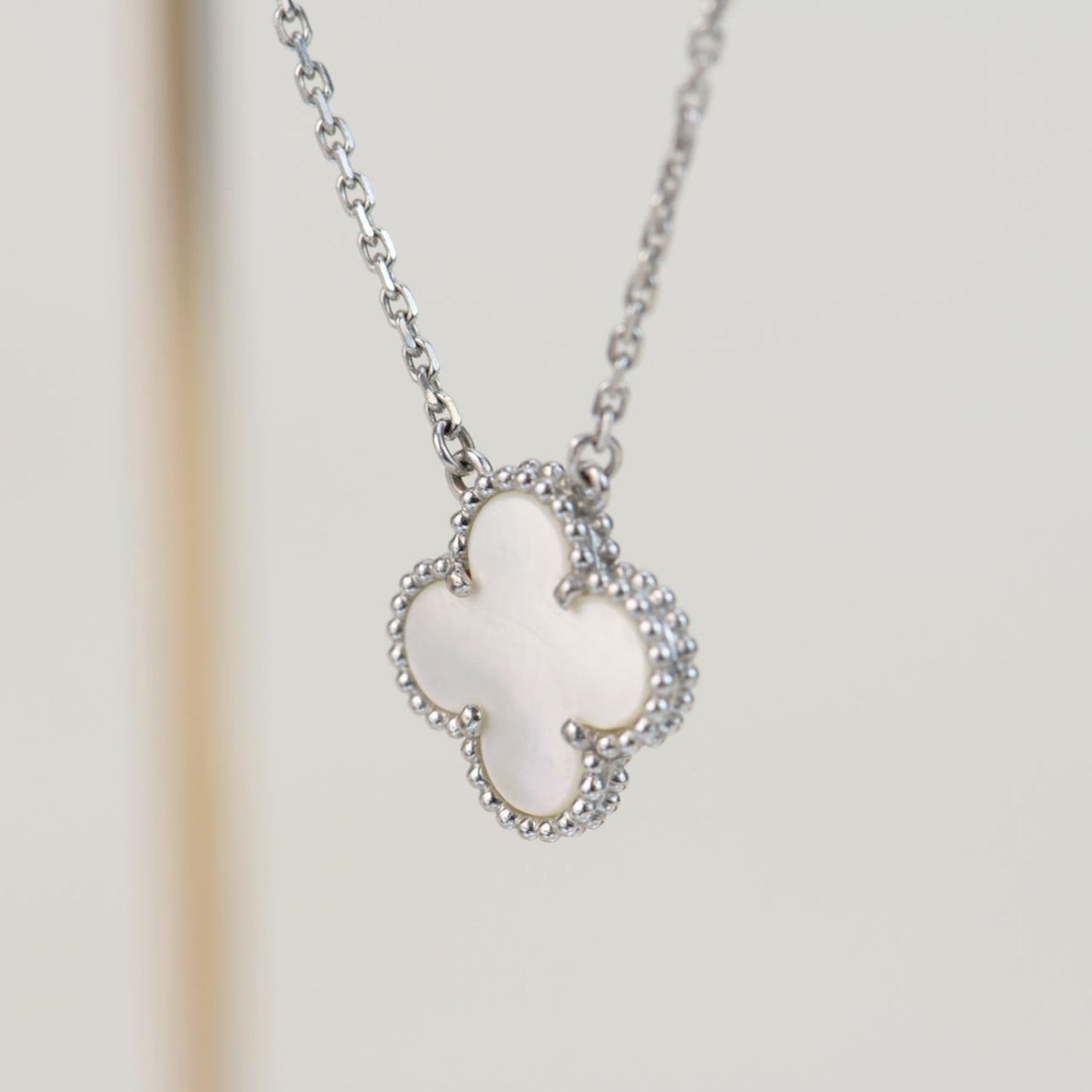 [Angela Jewellery]CLOVER  15MM WHITE MOTHER-OF-PEARL SILVER