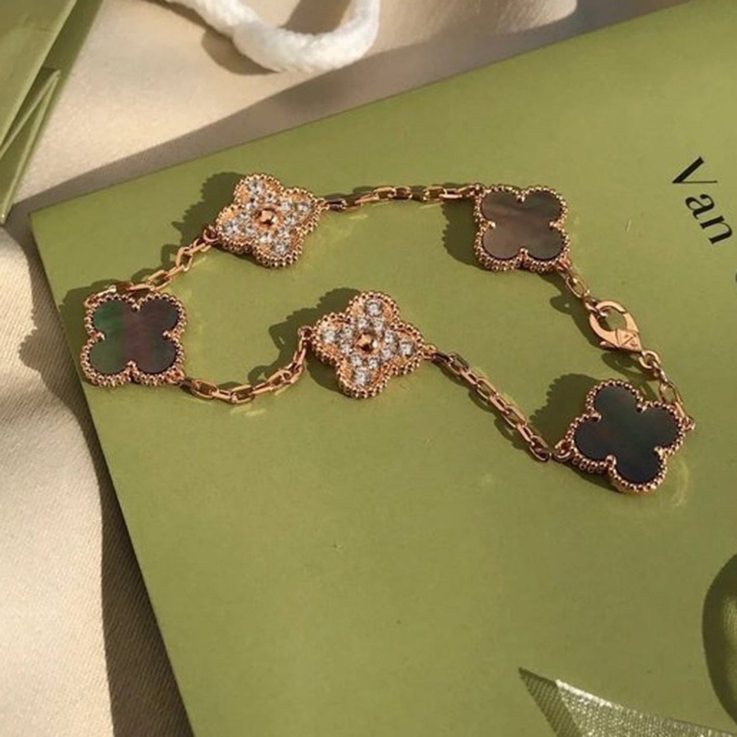 [Angela Jewellery]CLOVER 5 MOTIF GRAY MOP DIAMOND BRACELET