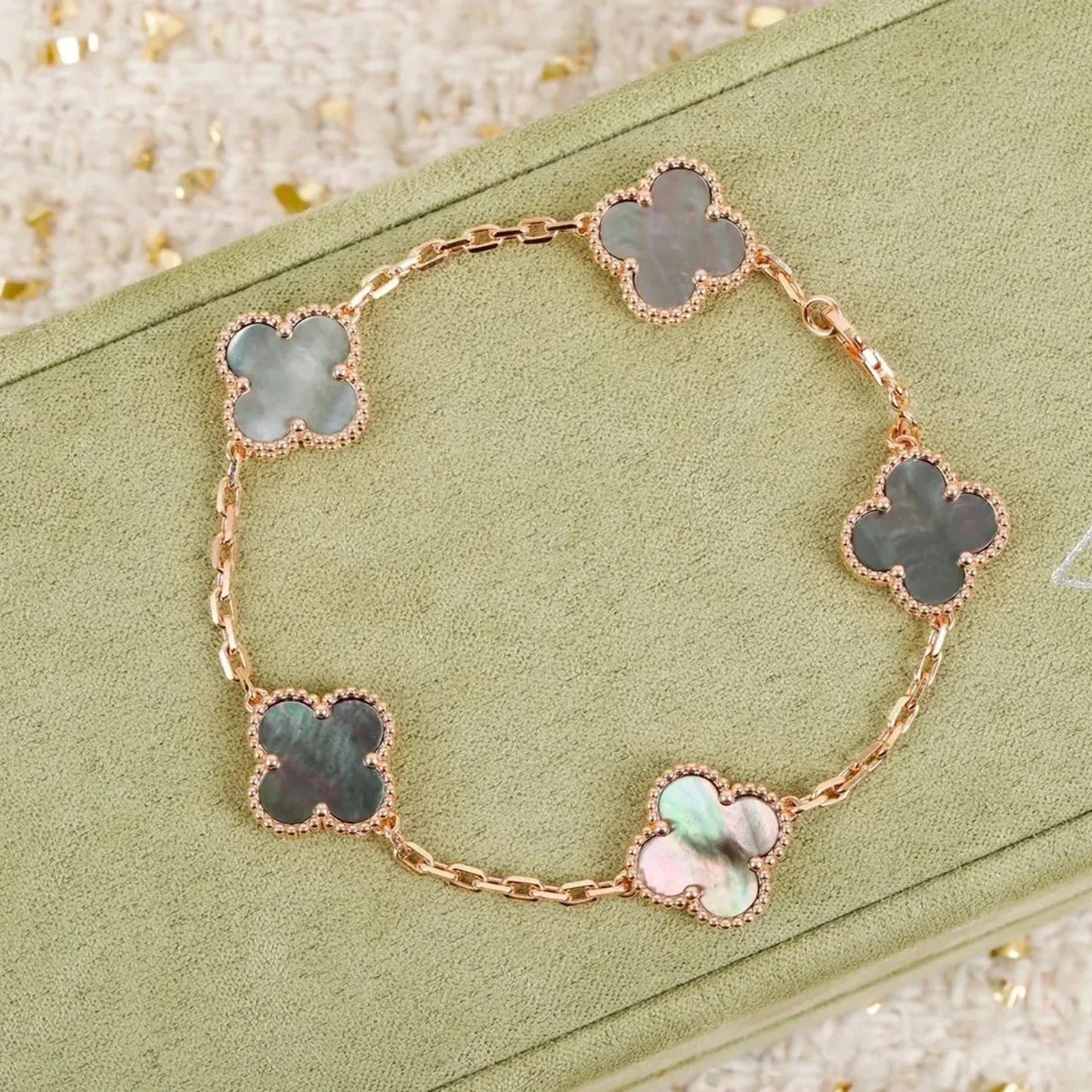 [Angela Jewellery]CLOVER 5 MOTIF GRAY MOP  BRACELET